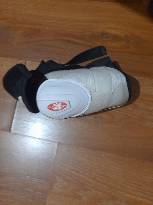 Продам хоккейную форму