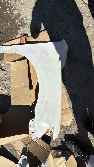 Продам крылья на камри 40