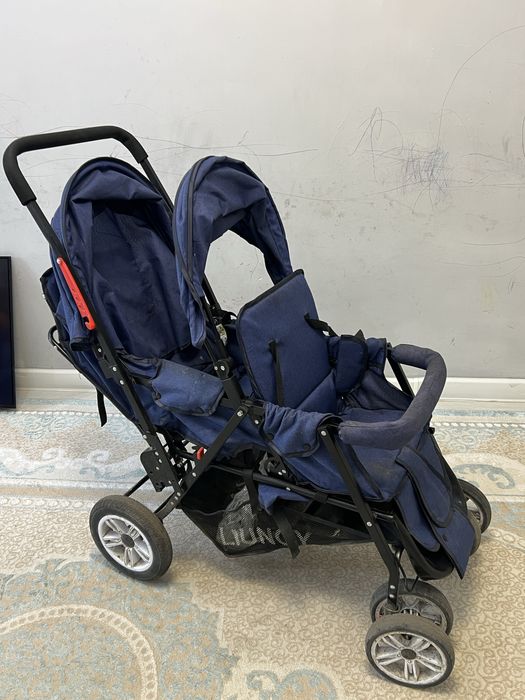 Продается Двухместный коляска