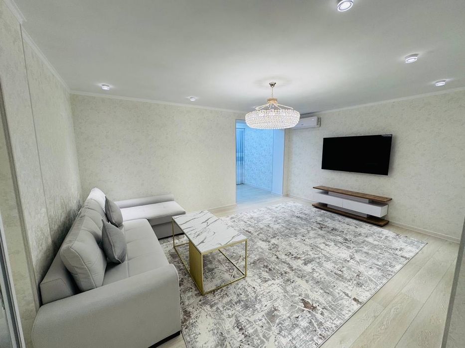 Ц-1 Продается 1 комнатная квартира ремонт Памятник Шастри