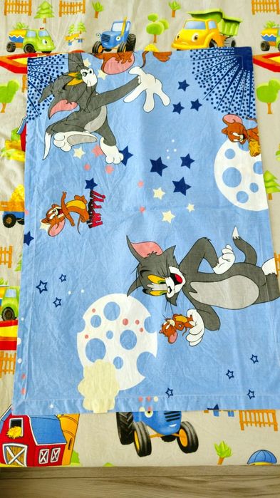 Vand pat rabatabil pe perete pt copii