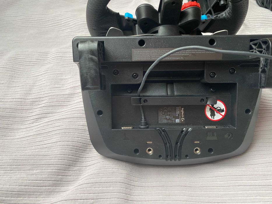 Logitech G29 Driving Force: волан + педали + скоростен лост | PC/PS4/PS5
