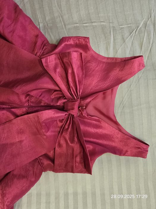 Нарядное платье на 4-5 лет