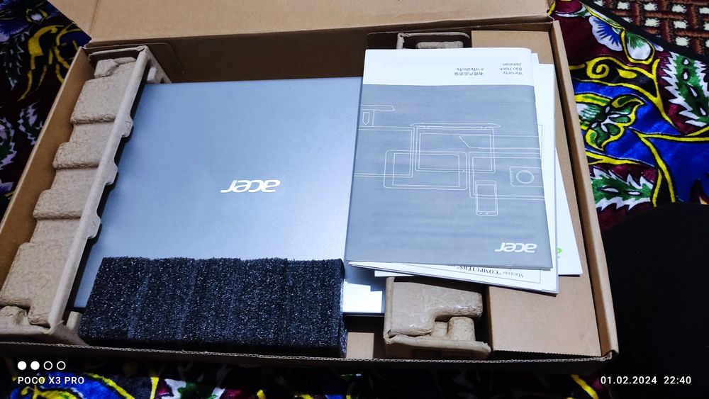 Noutbuk yangi karobka dokument