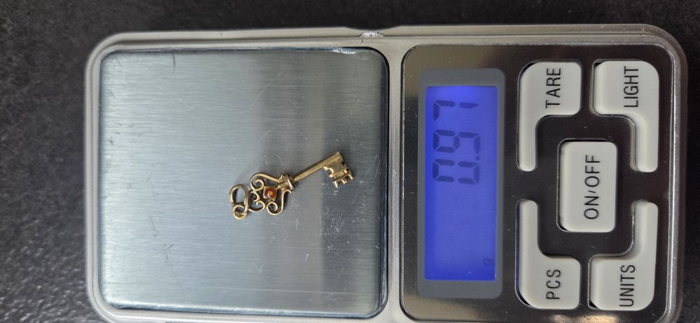 Златна висулка ключе