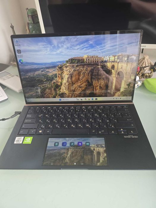 Продавам лаптоп Asus ZenBook 14 UX 434F