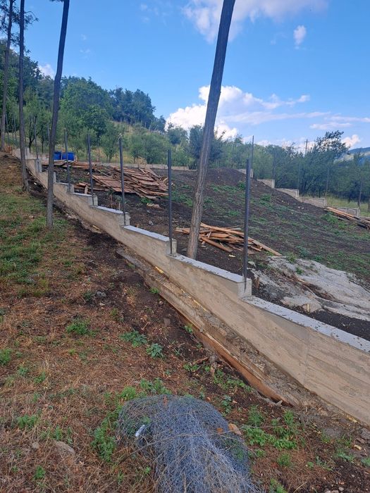 Teren+ casă în construcție