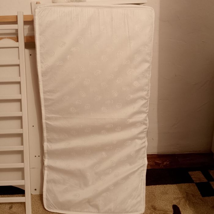 Детская кровать с полками