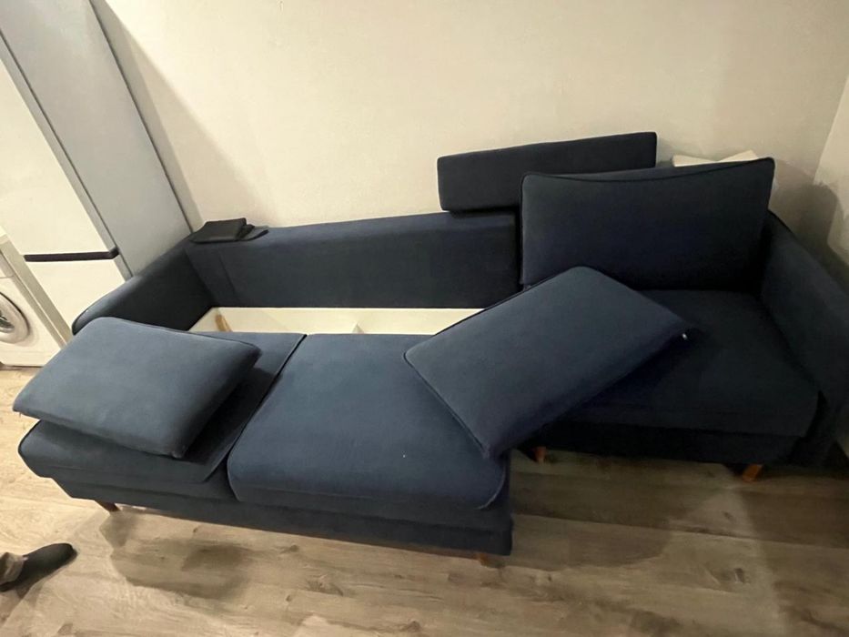 Продам диван синего цвета