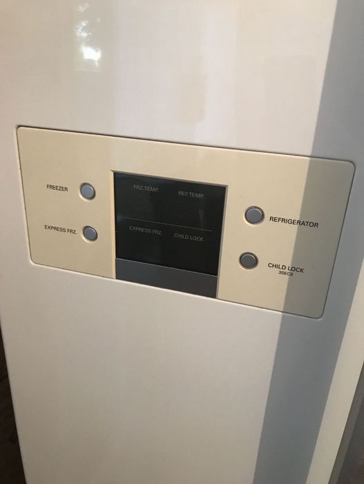 Продам Холодильник LG