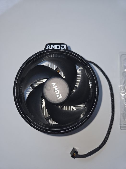 AMD Ryzen 5 5600G + Cooler Wraith Stealth - Placă Video Integrată