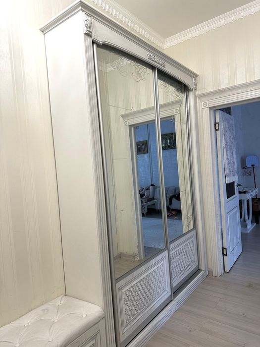 Продается шкаф-купе в прихожую