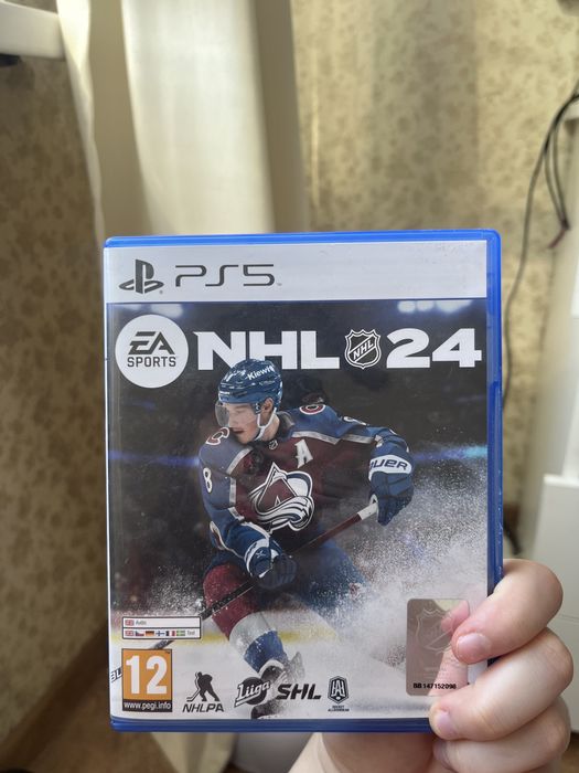продам диск NHL24 пс5