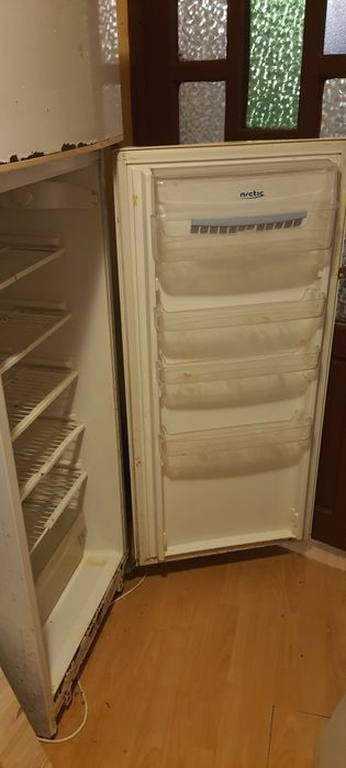 Se vinde următoarele