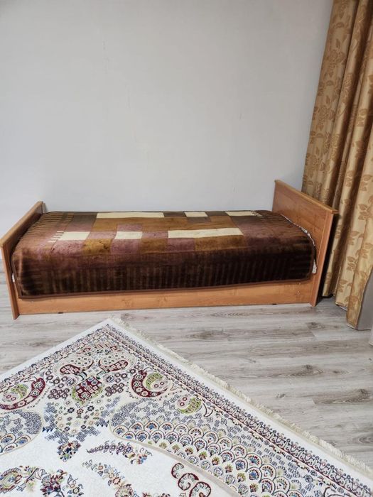 Деревянная кровать