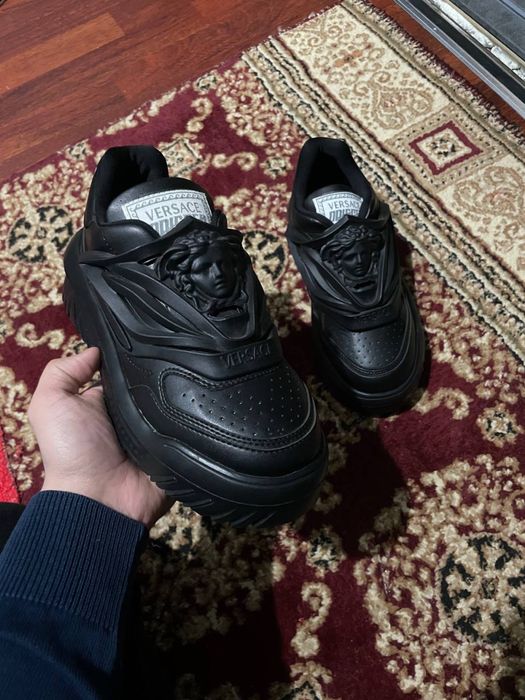 Женские кроссовки