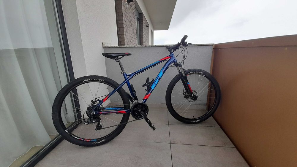 Vand bicicleta GT Aggressor 27.5 Sport aproape noua