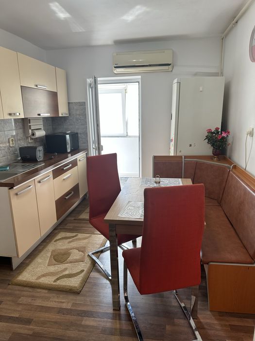 Apsrtament cu 3 camere de inchiriat pe termen lung
