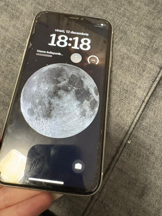 Vând  iPhone 11, cu sănătate 76%
