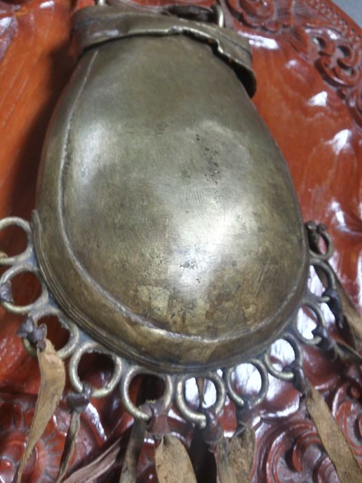 Антикварен бронзов съд.Обзавеждане