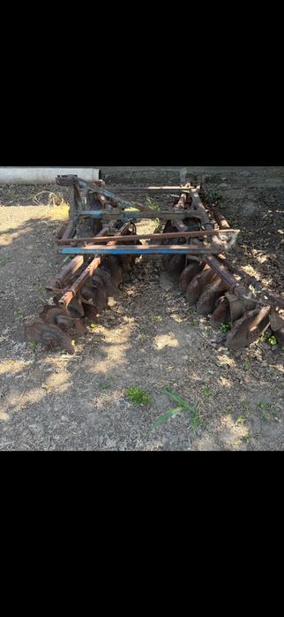 Vand tractor, semanatoare grau, semanatoare porum, disc , plug si met erbicidat
