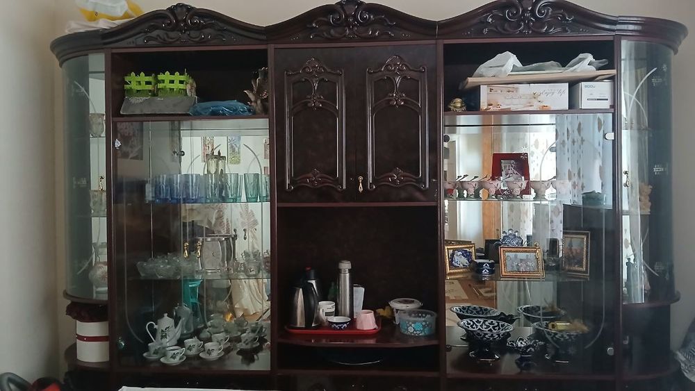 Mebel stenka sotiladi