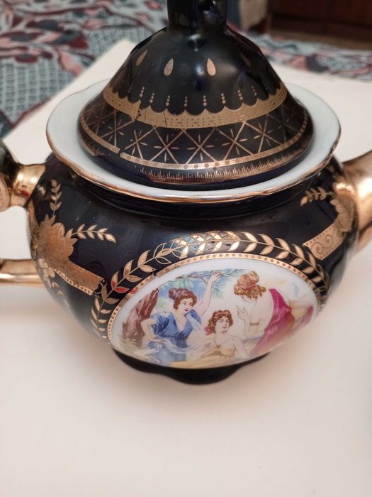 Сервиз Мадонна Чайник и 2 косы.