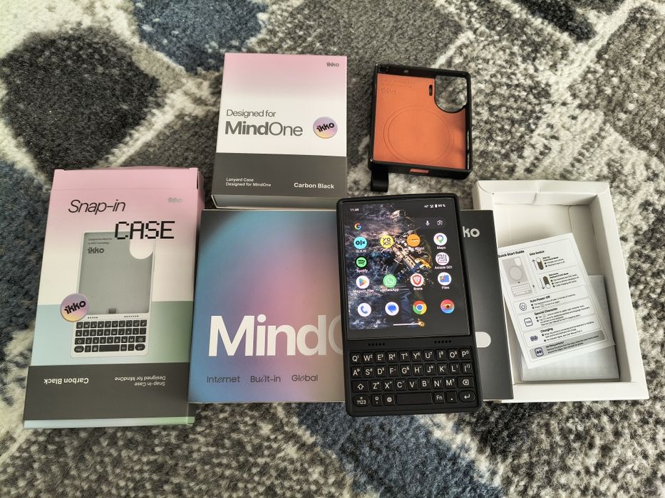 iKKO MindOne Pro – Telefon AI Modular Compact, Tastatură QWERTY, IMPECABIL (Pachet Complet)
