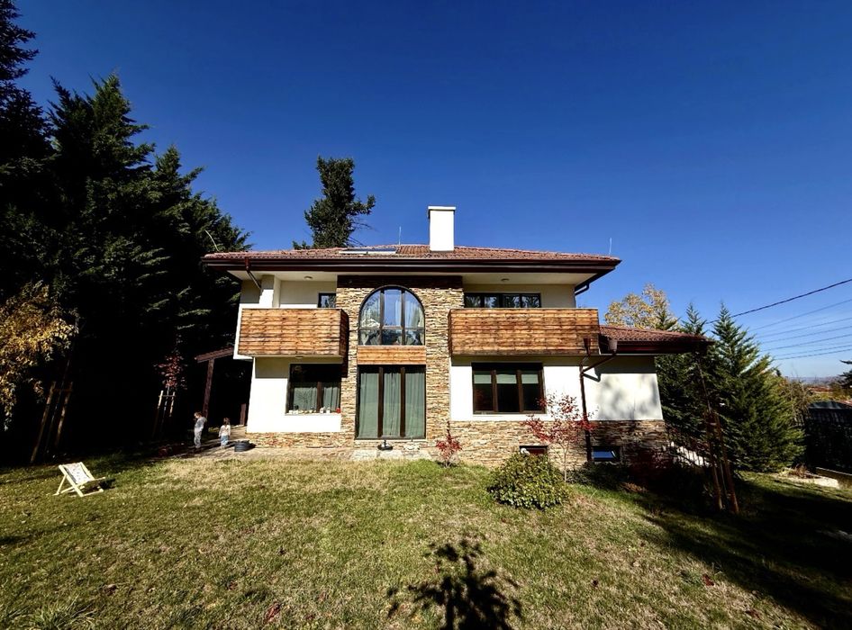 Почасов наем на етаж от къща+двор за събития