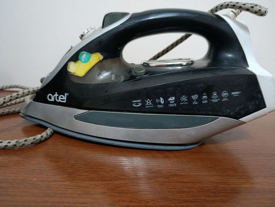 Паровой утюг Artel