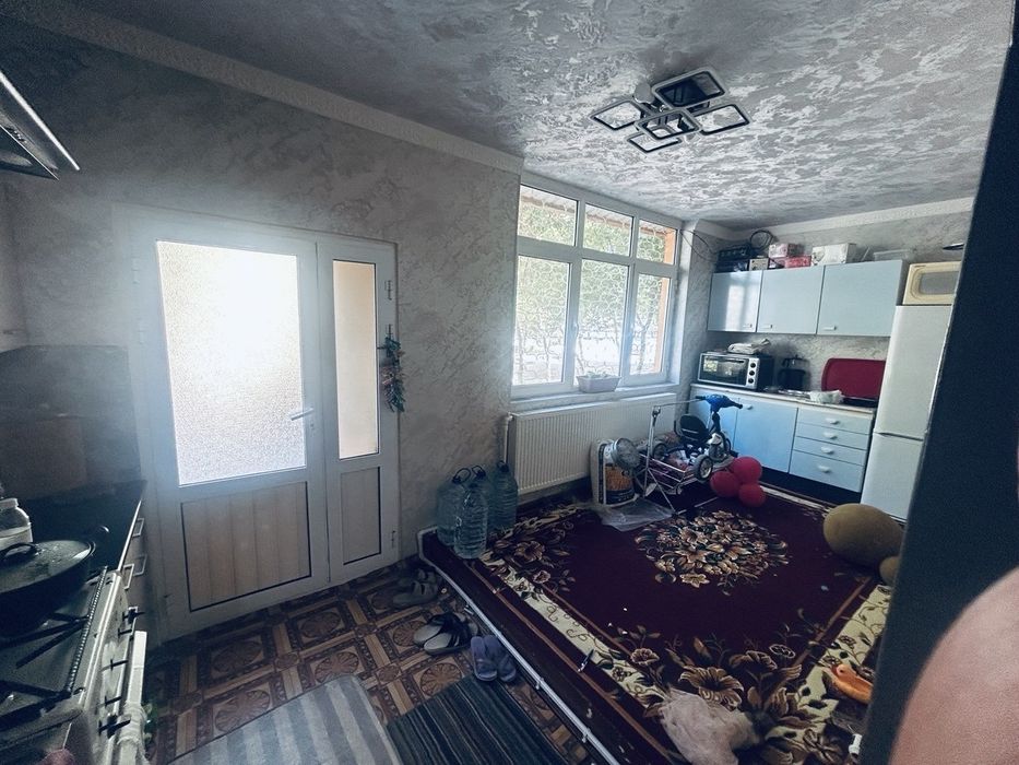 Dehqon bozori yonida 3xonali kv sotiladi