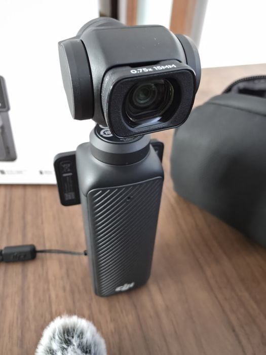 DJI Osmo Pocket 3 Creator + Card de memorie SanDisk Extreme 128gb.
Cam
