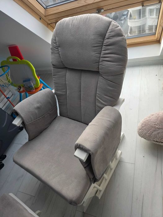 Люлеещ стол за кърмене