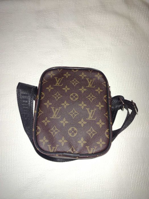 Borseta Louis Vuitton maro gri negru si Lacoste negru unisex