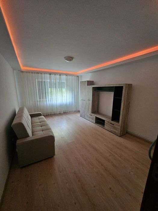 Închiriez apartament 2 camere decomandat