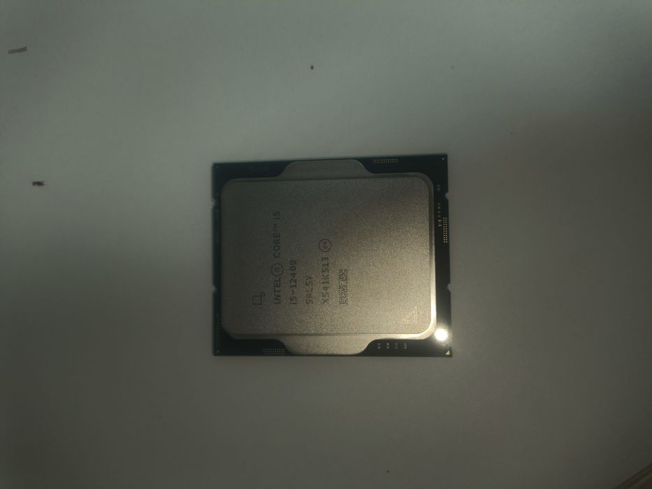Продаю полностью НОВЫЙ процессор Intel Core i5-12400