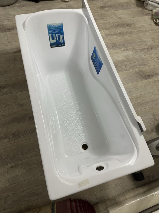 Продается ванна акриловая