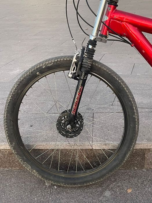 Продам двух подвес красный