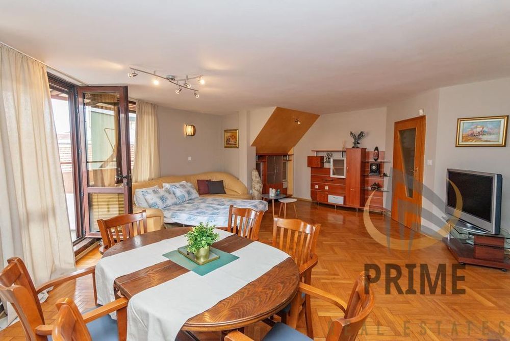 Център тристаен апартамент обзаведен