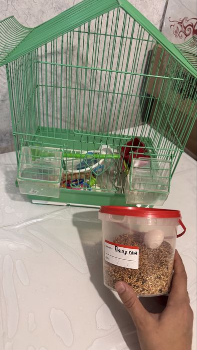 Продам клетку для папугая