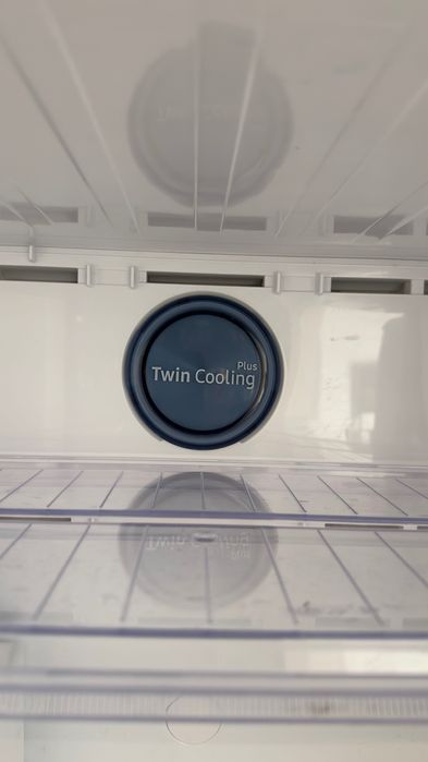 Холодильник двухкамерный «Самсунг»