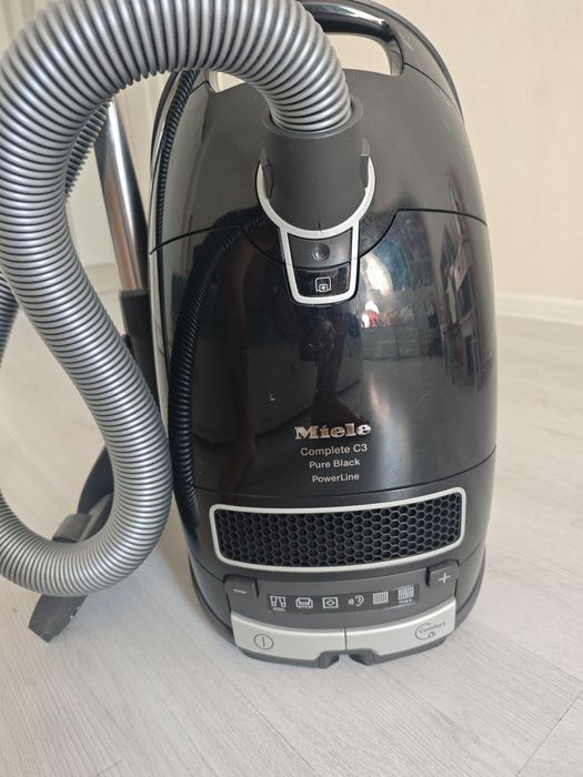 Прахосмукачка Miele Complete C3