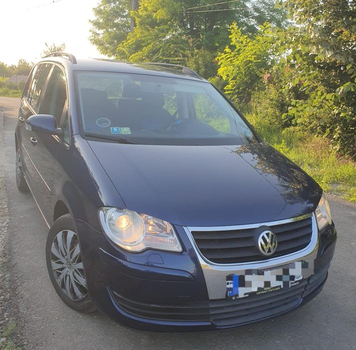 Vând Volkswagen Touran
