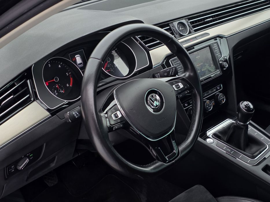 Volkswagen Passat / Bussines / Led / Piele / FrontAssist