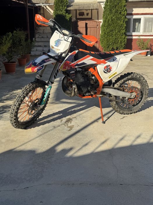 Ktm 250 detali la telefon