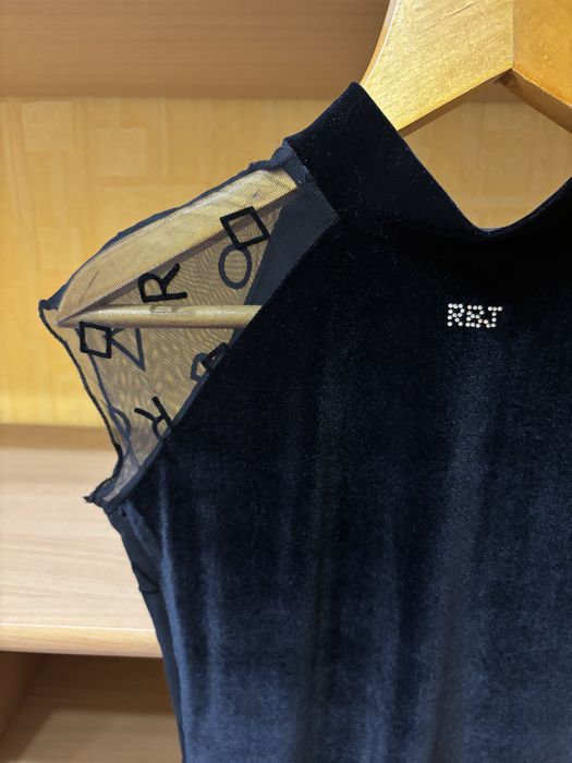 Черное платье прямого кроя