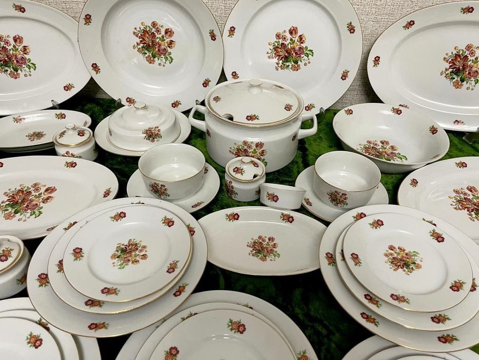 Столовый на 12персон