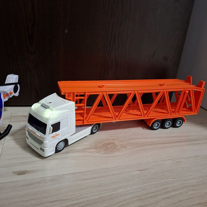 Комплект детски играчки автовоз, вертолет и джип с полицай