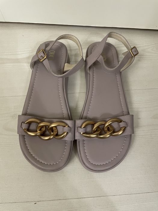 Босоножки по 3000