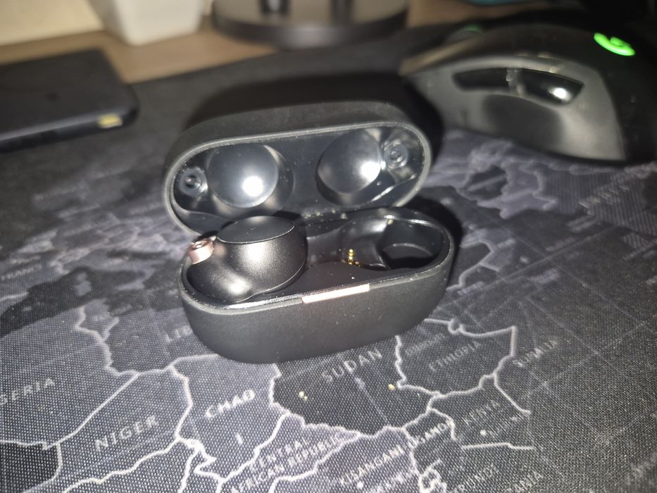 Sony WF-1000XM4 — кейс + левый наушник. Оригинал.